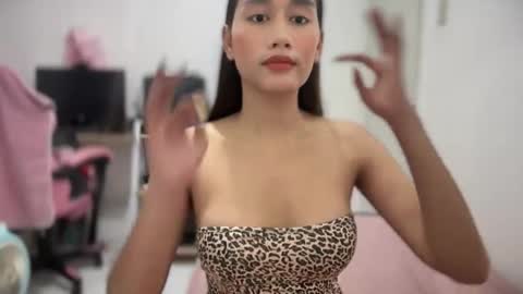 Snapshot of hot_marryxx chatting on 11.24.25 marry online show from 11.24.25