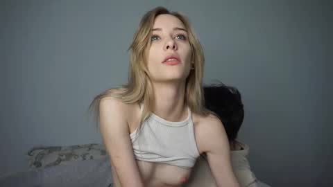 Snapshot of hot_n_coldd chatting on 11.21.25 Sara and Sam online show from 11.21.25