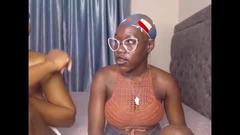 Snapshot of hot_petite1 chatting on 10.16.25 Hot petite online show from 10.16.25