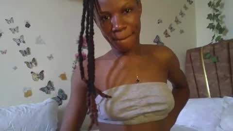 Snapshot of hot_petite100 chatting on 10.16.25 hot petite100 online show from 10.16.25