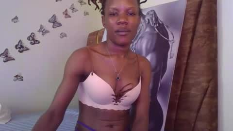 Snapshot of hot_petite100 chatting on 10.28.25 hot petite100 online show from 10.28.25