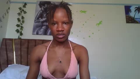 Snapshot of hot_petite100 chatting on 11.04.25 hot petite100 online show from 11.04.25