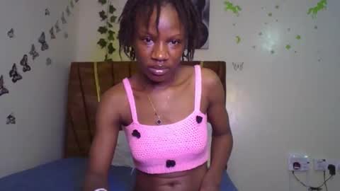 Snapshot of hot_petite100 chatting on 11.08.25 hot petite100 online show from 11.08.25