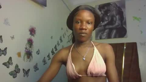 Snapshot of hot_petite100 chatting on 11.17.25 hot petite100 online show from 11.17.25