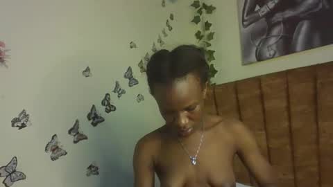 Snapshot of hot_petite100 chatting on 12.01.25 hot petite100 online show from 12.01.25