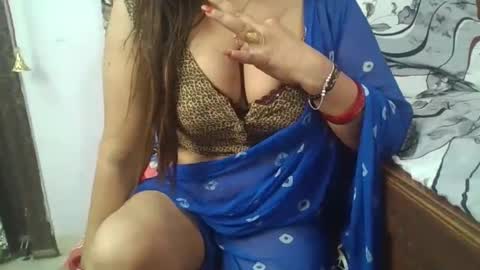 Snapshot of hot_queenn chatting on 11.08.25 kinjal online show from 11.08.25
