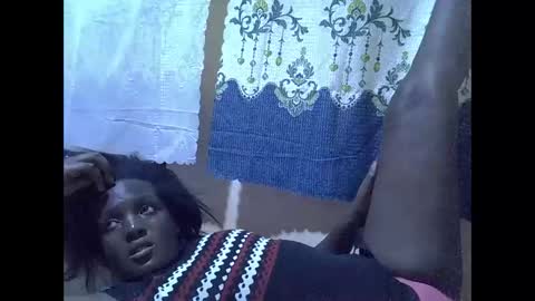 Snapshot of hot_raylah chatting on 12.15.25 RAYLAH online show from 12.15.25