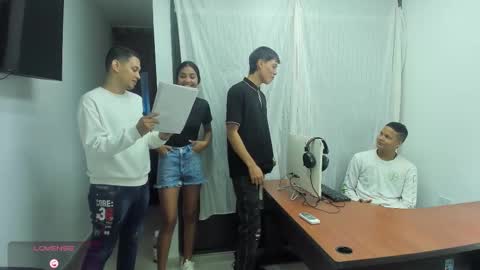 Snapshot of hot_sexmature chatting on 11.28.25 Vanesa Oliver and Andrew online show from 11.28.25