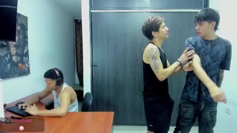 Snapshot of hot_sexmature chatting on 01.19.26 Vanesa Oliver and Andrew online show from 01.19.26