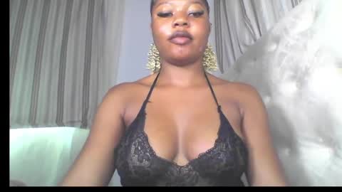 Snapshot of hot_stellaa chatting on 05.21.26 Stella online show from 05.21.26