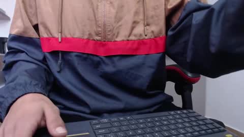 Snapshot of hot_twinks83 chatting on 09.17.25 hot_twinks83 online show from 09.17.25