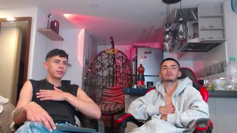Snapshot of hot_twinks83 chatting on 10.09.25 hot_twinks83 online show from 10.09.25