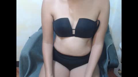 Snapshot of hotasianayra69 chatting on 12.03.25 hotasianayra69 online show from 12.03.25