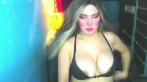 Snapshot of hotbabe_tanya chatting on 05.12.26 T A N Y A online show from 05.12.26