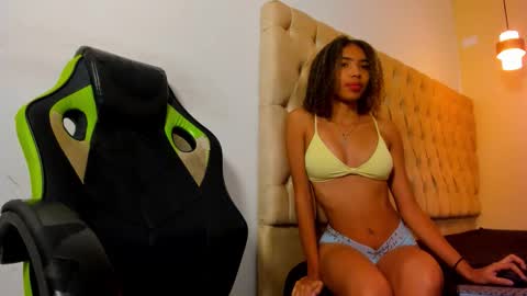 hotblosson online show from 10.17.25