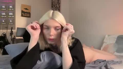 Snapshot of hotchubently chatting on 09.22.25 hotchubently online show from 09.22.25