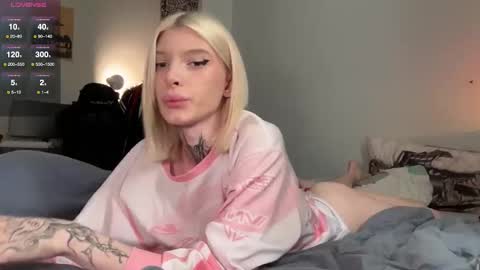 Snapshot of hotchubently chatting on 10.01.25 hotchubently online show from 10.01.25