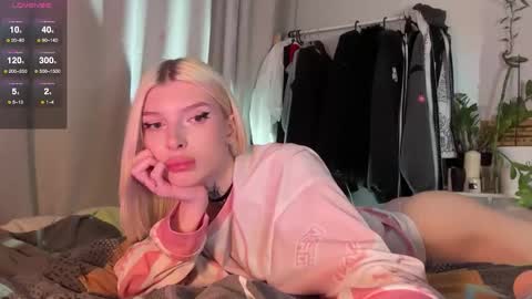 Snapshot of hotchubently chatting on 10.20.25 hotchubently online show from 10.20.25