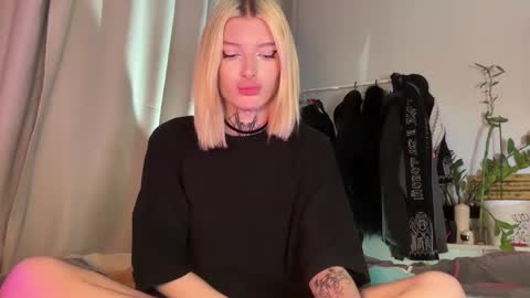 Snapshot of hotchubently chatting on 10.22.25 hotchubently online show from 10.22.25