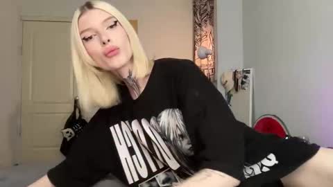 Snapshot of hotchubently chatting on 10.30.25 hotchubently online show from 10.30.25