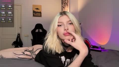 Snapshot of hotchubently chatting on 11.09.25 hotchubently online show from 11.09.25