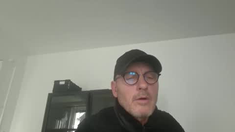 Snapshot of hotcriss76 chatting on 12.17.25 HotCriss online show from 12.17.25