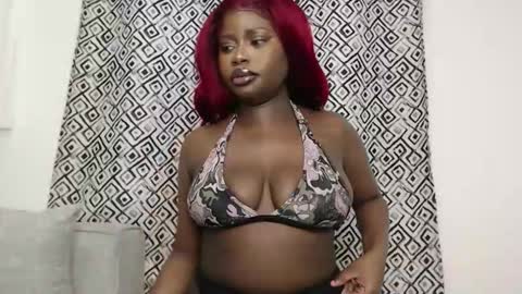 Snapshot of hotcurvykeisha chatting on 10.09.25 Hotcurvykeisha online show from 10.09.25