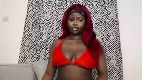 Snapshot of hotcurvykeisha chatting on 10.21.25 Hotcurvykeisha online show from 10.21.25