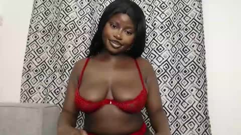 Snapshot of hotcurvykeisha chatting on 10.26.25 Hotcurvykeisha online show from 10.26.25