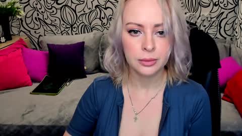 Snapshot of hotdreamhere chatting on 12.16.24 Alice online show from 12.16.24