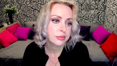 Snapshot of hotdreamhere chatting on 01.10.25 Alice online show from 01.10.25