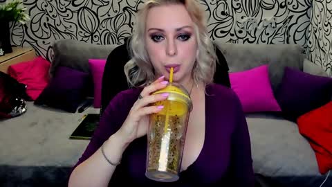 Snapshot of hotdreamhere chatting on 01.13.25 Alice online show from 01.13.25