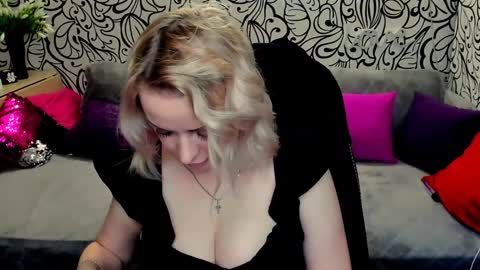 Snapshot of hotdreamhere chatting on 01.30.25 Alice online show from 01.30.25