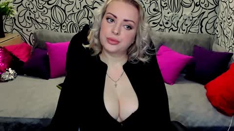 Snapshot of hotdreamhere chatting on 02.05.25 Alice online show from 02.05.25