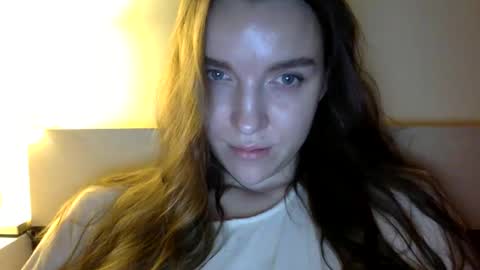 Snapshot of hoteffy chatting on 01.28.25 effy online show from 01.28.25