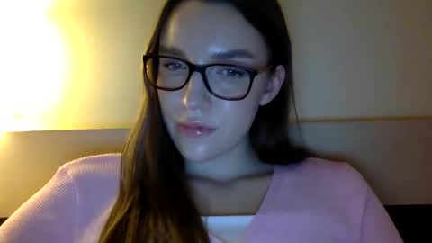 Snapshot of hoteffy chatting on 03.05.25 effy online show from 03.05.25