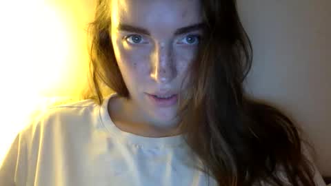 Snapshot of hoteffy chatting on 09.08.25 effy online show from 09.08.25