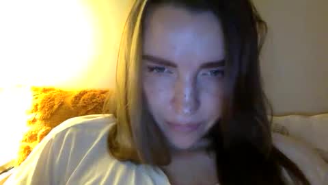 Snapshot of hoteffy chatting on 10.26.25 effy online show from 10.26.25