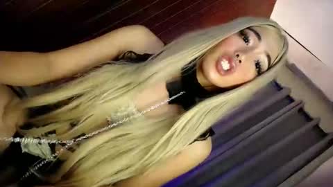 Snapshot of hotfucking_queen1111 chatting on 05.31.26 hotfucking_queen1111 online show from 05.31.26