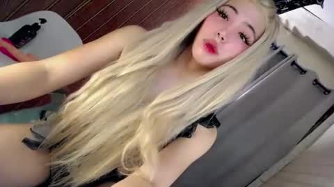 Snapshot of hotfucking_queen1111 chatting on 06.25.26 hotfucking_queen1111 online show from 06.25.26
