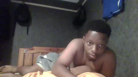 Snapshot of hotguyy001 chatting on 02.25.25 hotguyy001 online show from 02.25.25