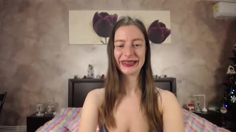 Snapshot of hotilia18 chatting on 12.13.25 Lia online show from 12.13.25