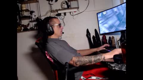 Snapshot of hotkinkytat chatting on 11.12.25 hotkinkytat online show from 11.12.25