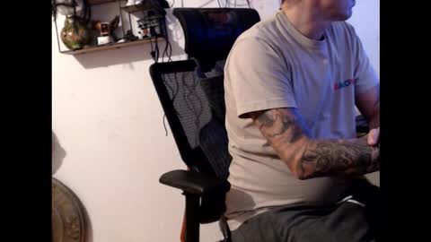 Snapshot of hotkinkytat chatting on 11.19.25 hotkinkytat online show from 11.19.25