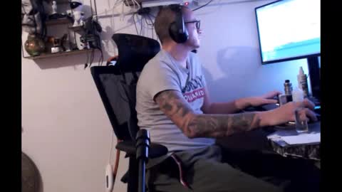 Snapshot of hotkinkytat chatting on 12.18.25 hotkinkytat online show from 12.18.25