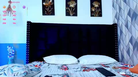 Snapshot of hotlittlechill chatting on 02.10.25 hotlittlechill online show from 02.10.25