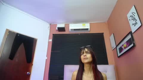 Snapshot of hotlittlechill chatting on 02.15.25 hotlittlechill online show from 02.15.25