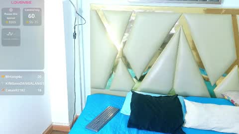 Snapshot of hotlittlechill chatting on 10.27.25 hotlittlechill online show from 10.27.25