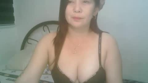 Snapshot of hotmamajen4u chatting on 09.26.25 hotmamajen4u online show from 09.26.25