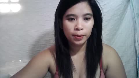 Snapshot of hotmompinay30 chatting on 04.16.26 flor online show from 04.16.26